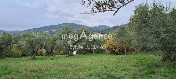 Terrain à MANOSQUE, 04100 - 2026m²