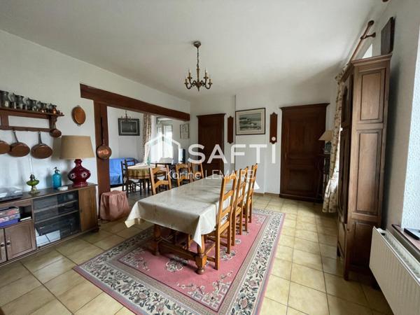 Belle maison semi individuelle par le garage