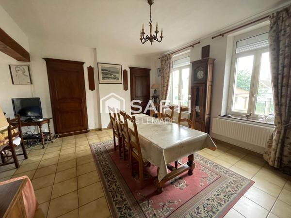 Belle maison semi individuelle par le garage