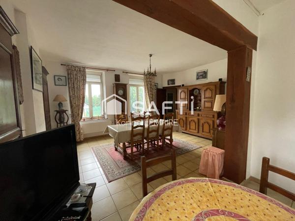 Belle maison semi individuelle par le garage