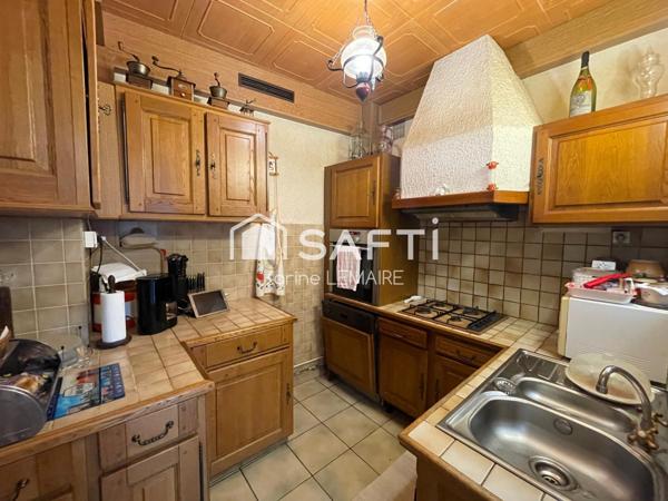 Belle maison semi individuelle par le garage