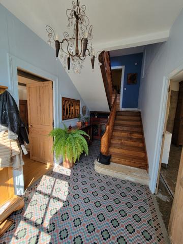 Enclos béarnais rénové avec piscine et dépendances