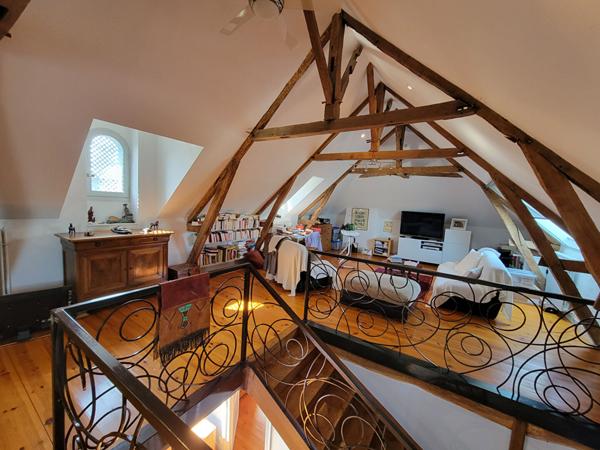 Enclos béarnais rénové avec piscine et dépendances