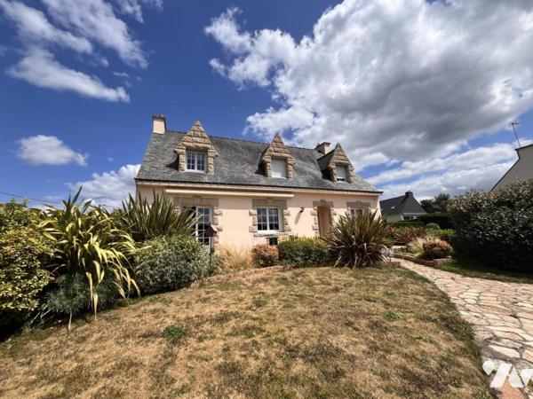 PLUMELIAU centre : vaste néobretonne