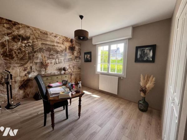 PLUMELIAU centre : vaste néobretonne