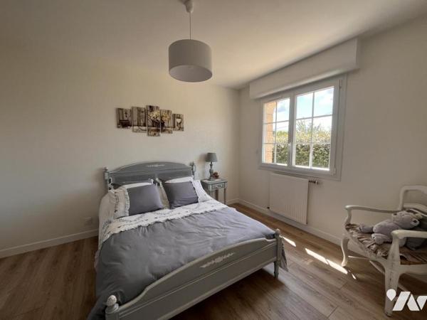 PLUMELIAU centre : vaste néobretonne