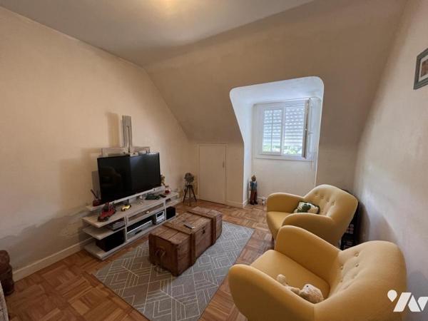 PLUMELIAU centre : vaste néobretonne