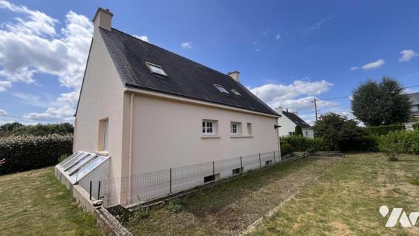 PLUMELIAU centre : vaste néobretonne