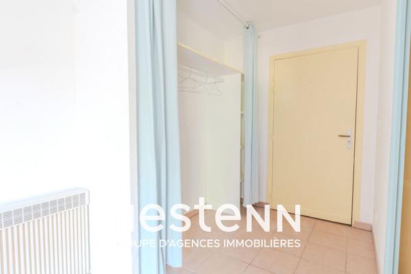 Appartement studio à vendre avec parking sous terrain et piscine - Confort et tranquillité