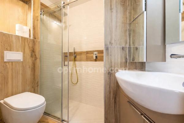 Appartement 6 pièces 124 m² - Dernier étage - 80 m² terrasses - Cave - Parking - Piscine - Tennis - Parc - Tram Ligne 5