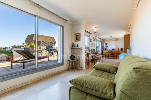 Appartement 6 pièces 124 m² - Dernier étage - 80 m² terrasses - Cave - Parking - Piscine - Tennis - Parc - Tram Ligne 5