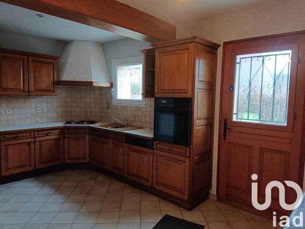 Maison 6 pièces de 137 m² à Foucarmont (76340)