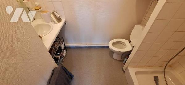 RENNES, T1 - Longchamps

Au 1er étage d'un immeuble de 1994, studio de 18 m² env. comprenant en...