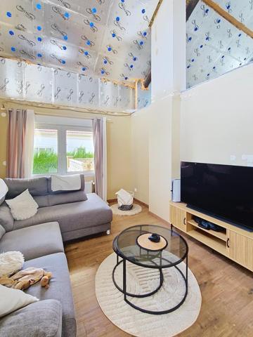 Maison individuelle spacieuse avec 3 garages, terrasse et jardin aux portes des frontières !