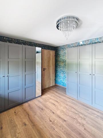 Maison individuelle spacieuse avec 3 garages, terrasse et jardin aux portes des frontières !