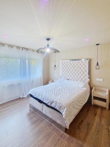 Maison individuelle spacieuse avec 3 garages, terrasse et jardin aux portes des frontières !