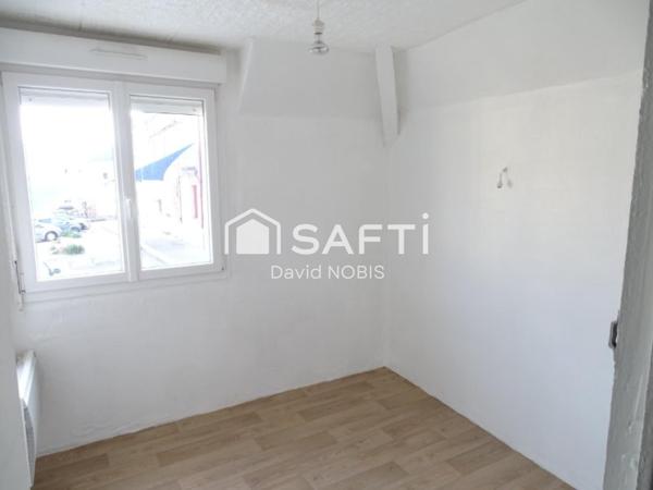 Immeuble avec partie commerciale et un appartement