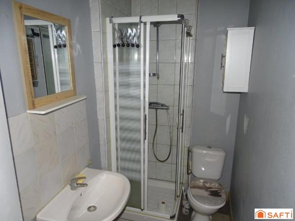 Immeuble avec partie commerciale et un appartement