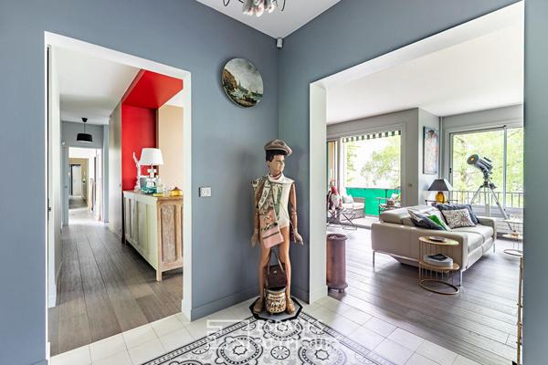 Grand appartement rénové dans résidence recherchée à proximité immédiate de Chantilly