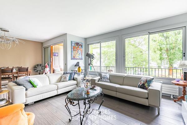 Grand appartement rénové dans résidence recherchée à proximité immédiate de Chantilly