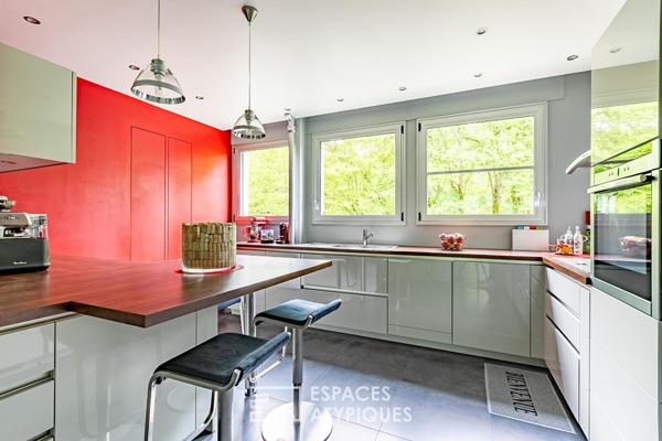 Grand appartement rénové dans résidence recherchée à proximité immédiate de Chantilly