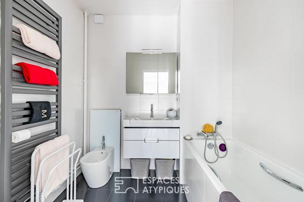 Grand appartement rénové dans résidence recherchée à proximité immédiate de Chantilly