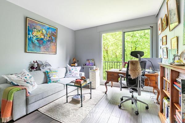 Grand appartement rénové dans résidence recherchée à proximité immédiate de Chantilly