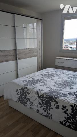 Au 5éme et dernier étage avec ascenseur, très bel appartement de type 4 de 89m² avec parking et cave