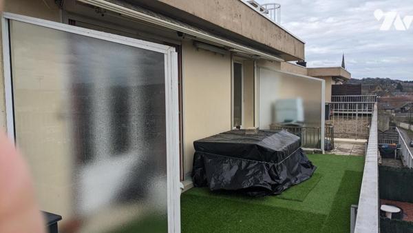 Au 5éme et dernier étage avec ascenseur, très bel appartement de type 4 de 89m² avec parking et cave