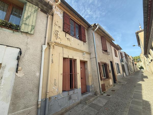 CARCASSONNE CENTRE - Maison de ville 61 m² à rénover, deux chambres proche boulevard Marcou