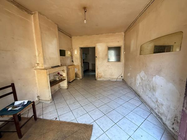 CARCASSONNE CENTRE - Maison de ville 61 m² à rénover, deux chambres proche boulevard Marcou