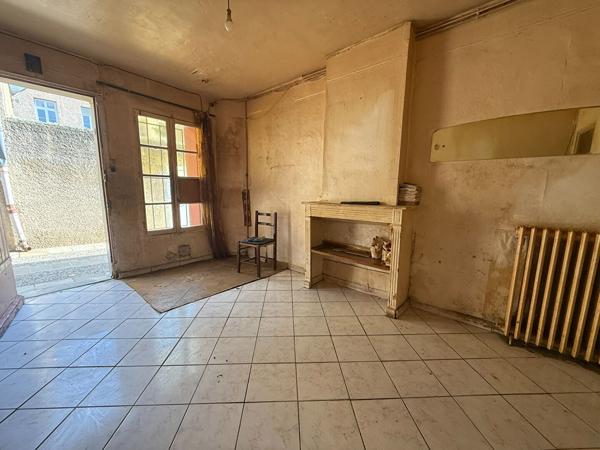 CARCASSONNE CENTRE - Maison de ville 61 m² à rénover, deux chambres proche boulevard Marcou