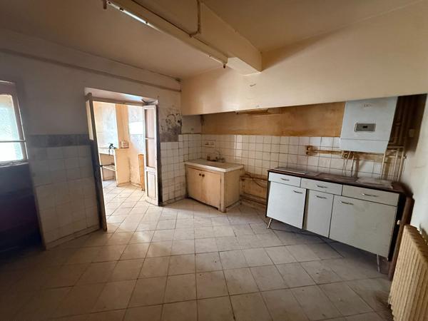 CARCASSONNE CENTRE - Maison de ville 61 m² à rénover, deux chambres proche boulevard Marcou