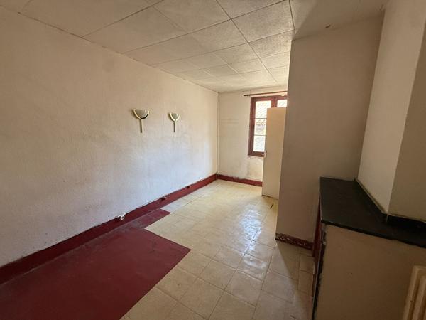 CARCASSONNE CENTRE - Maison de ville 61 m² à rénover, deux chambres proche boulevard Marcou