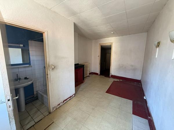 CARCASSONNE CENTRE - Maison de ville 61 m² à rénover, deux chambres proche boulevard Marcou