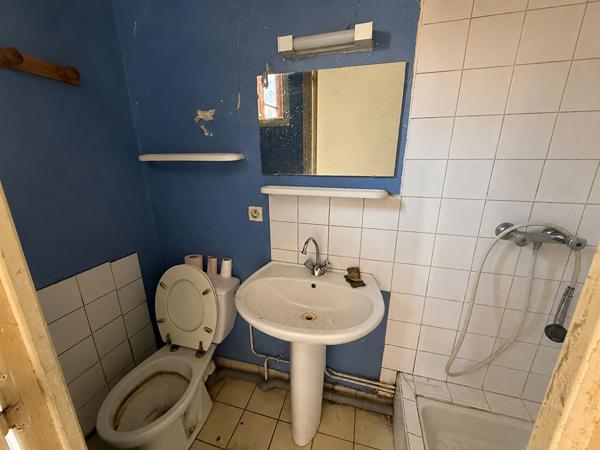 CARCASSONNE CENTRE - Maison de ville 61 m² à rénover, deux chambres proche boulevard Marcou
