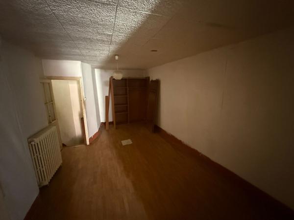 CARCASSONNE CENTRE - Maison de ville 61 m² à rénover, deux chambres proche boulevard Marcou