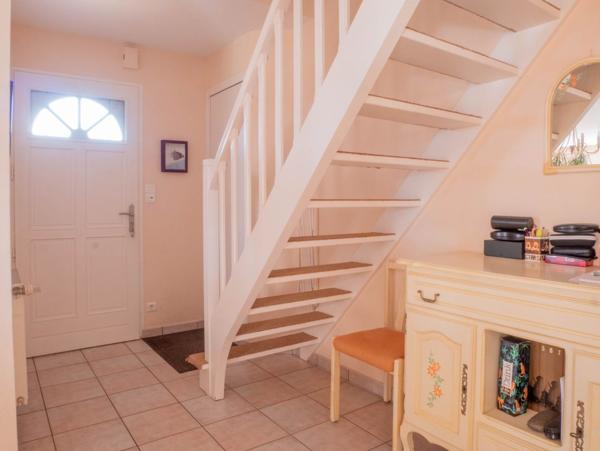 Maison Les Sables d'Olonne Les Plesses 152.54 m² hab 5 chambres jardin proche écoles et commerces