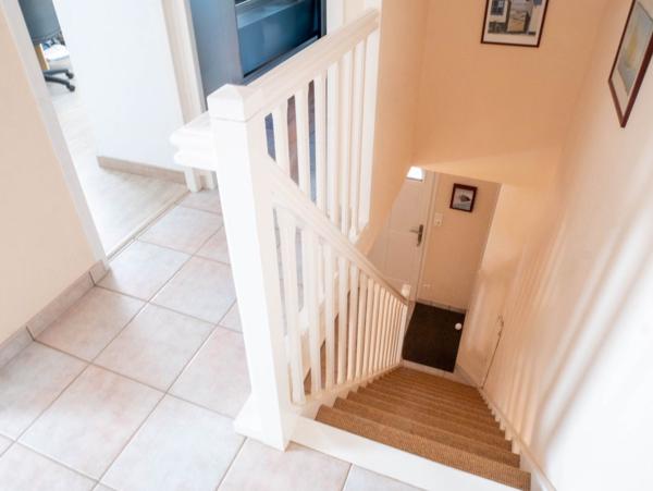 Maison Les Sables d'Olonne Les Plesses 152.54 m² hab 5 chambres jardin proche écoles et commerces