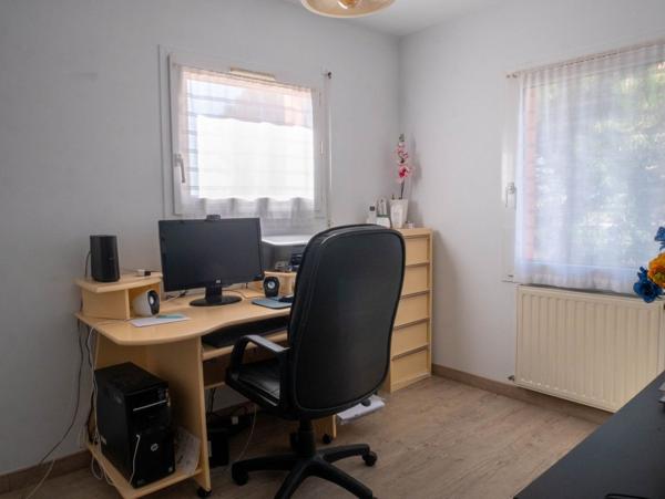 Maison Les Sables d'Olonne Les Plesses 152.54 m² hab 5 chambres jardin proche écoles et commerces