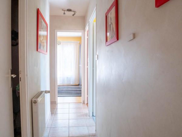 Maison Les Sables d'Olonne Les Plesses 152.54 m² hab 5 chambres jardin proche écoles et commerces