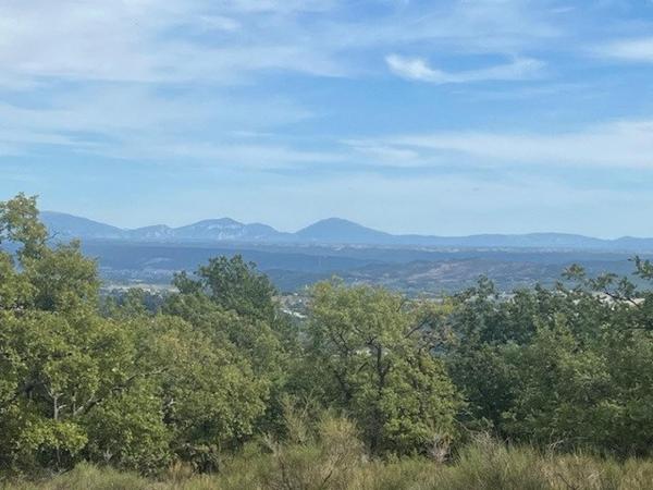 Rare à la vente, terrain de loisir de près de 6 hectares