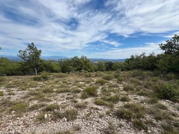 Rare à la vente, terrain de loisir de près de 6 hectares