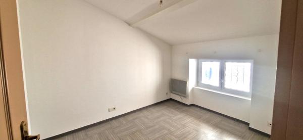 Lorgues (83510) Dans le village, appartement 4 pièces , 3 chambres