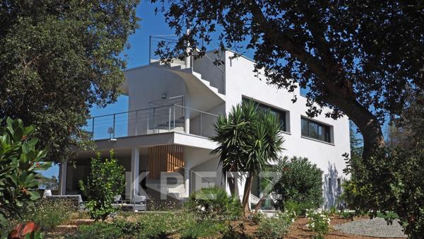 Villa contemporaine d’architecte 200 m2, vue mer panoramique