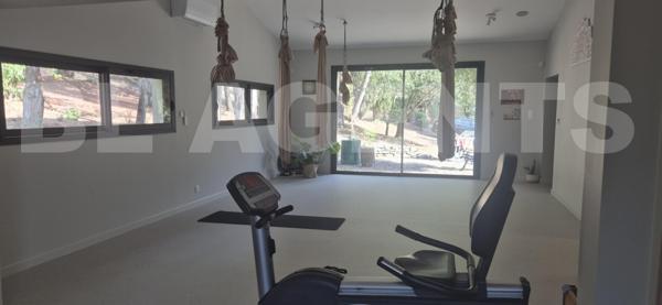 Investissement idéal : une propriété élégante offrant un cadre de vie unique et un formidable levier