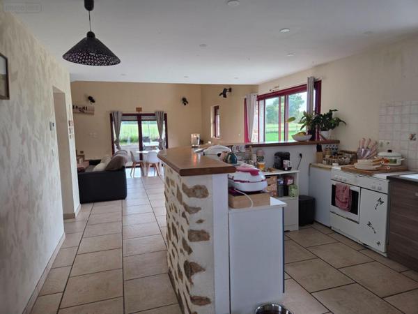 Propriete à vendre à Hambers en Mayenne (53160), ref : 53075/FC3