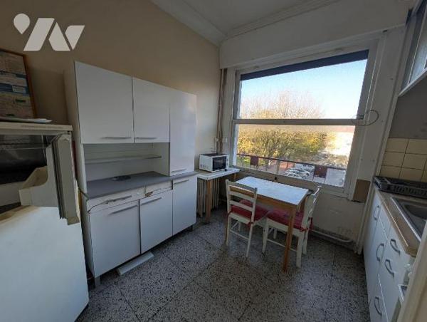 Venez découvrir en exclusivité chez votre ce Notaire, Au second étage d'une petite copropriété,...