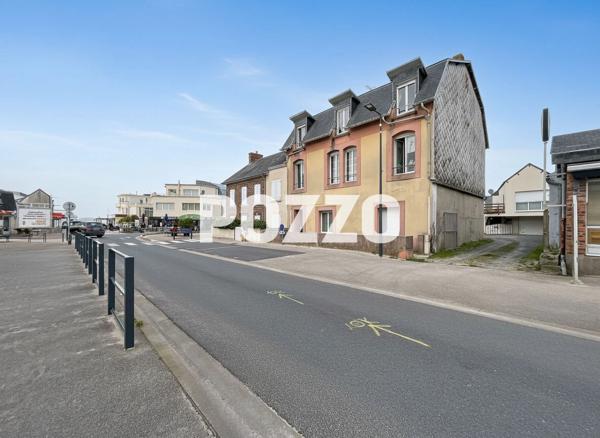 A vendre : Immeuble de 3 appartements loués à Saint-Martin-de-Bréhal (50290), 50m de la place BREHAL