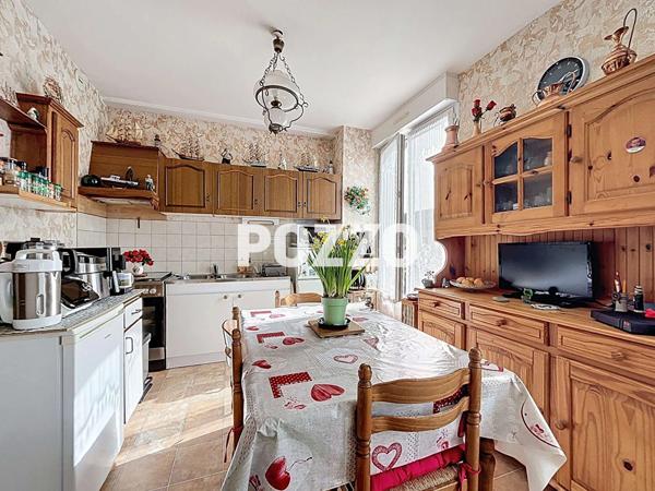 A vendre : Immeuble de 3 appartements loués à Saint-Martin-de-Bréhal (50290), 50m de la place BREHAL
